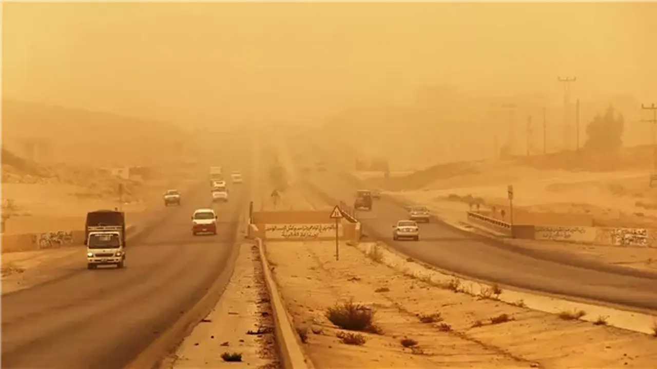 تحذير من نشاط رياح مثيرة للرمال والأتربة تضرب مناطق محددة خلال الساعات المقبلة